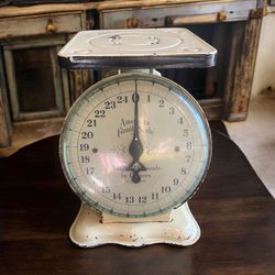 1930's American Family Farm/Kitchen 25LB Scale Farmhouse White EUC With Tray
