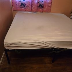 King Size Bed Frama And Mattress. 