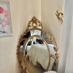 Elegant Gold Mirror