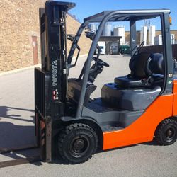 Toyota Pneumatic 3500 LB. Capacity Forklift 