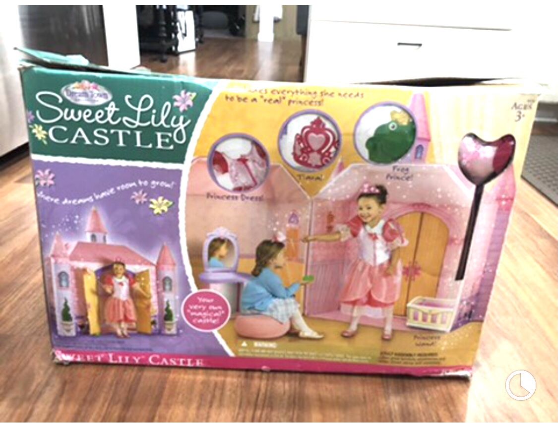 New In Box Sweet Lily Castle 