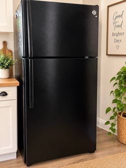 GE Black Refrigerator w/ Top Freezer – Clean, Cold & Ready to Go