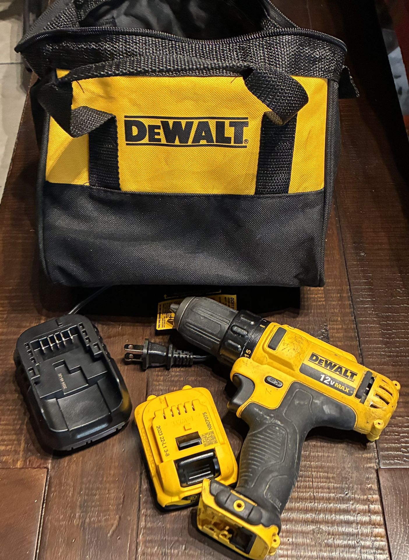 DEWALT Cordless Drill/Driver Kit