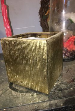 Small gold flower vase