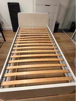 Twin bed w/ bunkie board