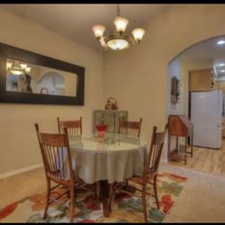 ANTIQUE Round Oak Pedestal Dining Table (c. 1(contact info removed))