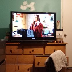 LED Screen Toshiba TV With LG Surroun Sound