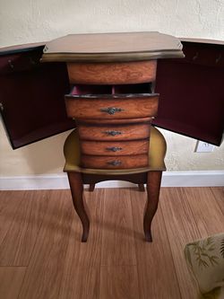 Jewelry chest