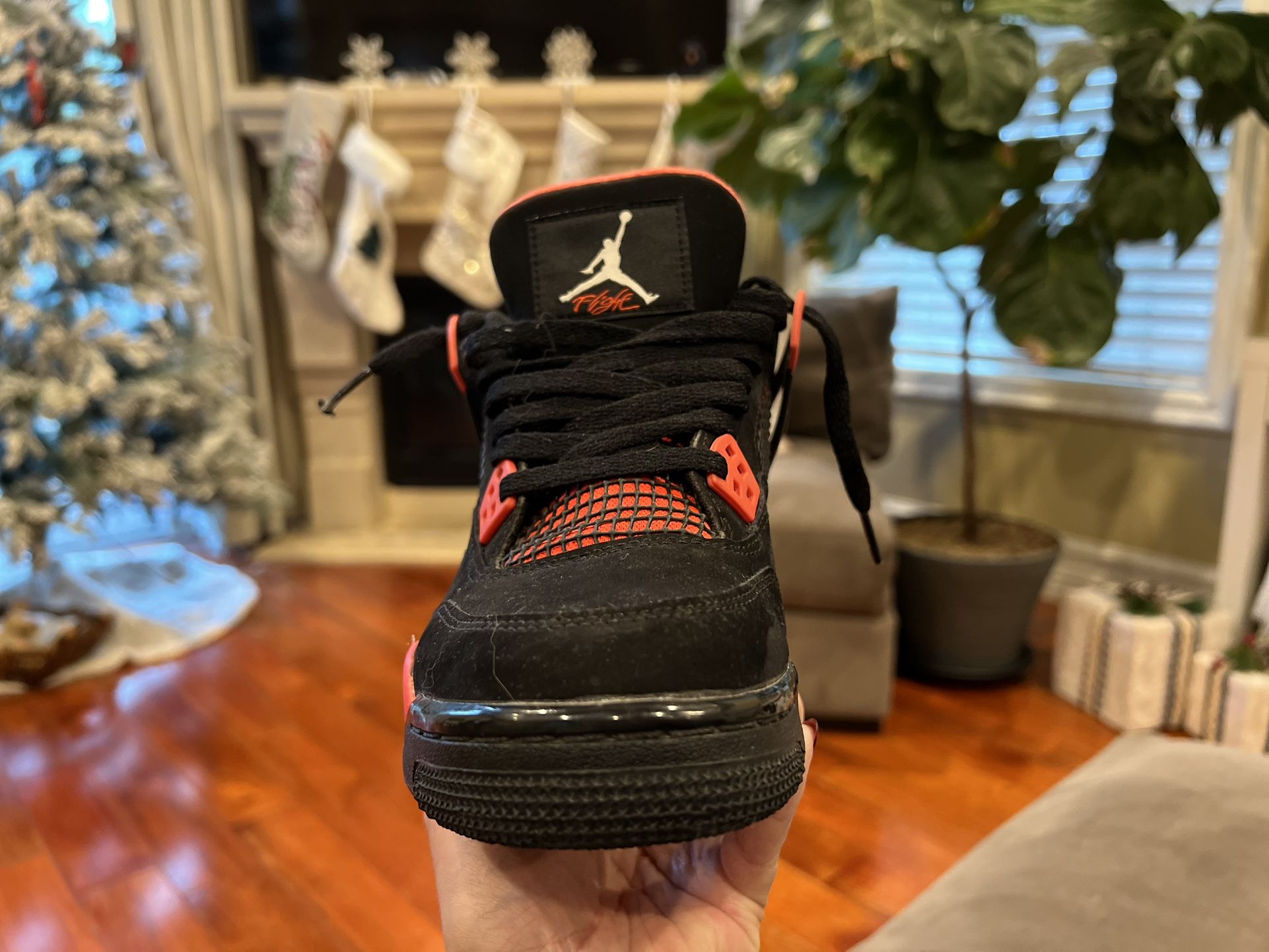 Air JORDAN 4’s Red Thunders