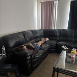 BLACK LEATHER COUCH