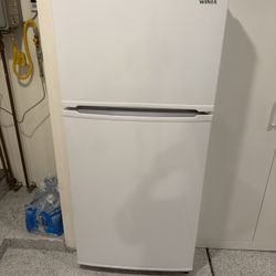 WINIA Apartment Refrigerator – Works Perfect – Clean