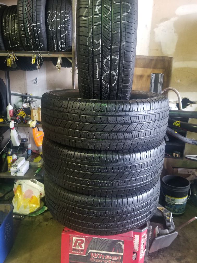 4 Michelin tires 265/65/18 $240 installed and balance good condition