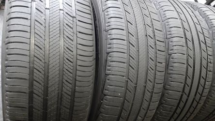 Set of 4 matching tires Michelin premier all season size 215/60R16
