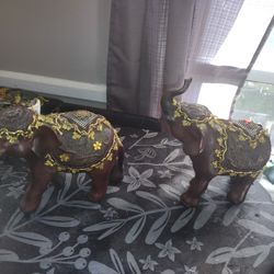 2 Decorative Elephant Statue