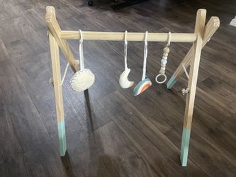 Wood Baby Gym with 6 Toys