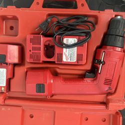Milwaukee 9.6V Cordless Driver/Drill kit