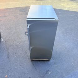 Avanti Elite Series Built-in Ice Maker in Stainless Steel OIM1550U3S | Large Clear Ice Cubes, 25 lbs. Freezer Storage, Under Counter or Cabinet | Outd