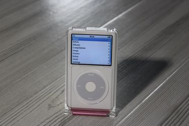 Apple iPod Classic 60GB White/Silver — Working, Bundle
