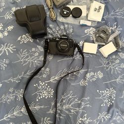 Olympus OM-D E-M10 Mirrorless Digital Camera with 14-42mm F3.5-5.6 Lens