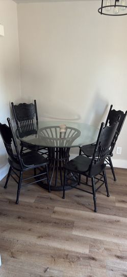 Glass table and chairs 4