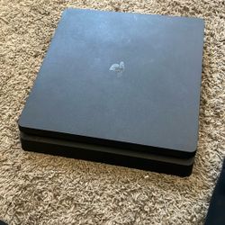 PS4 Slim 