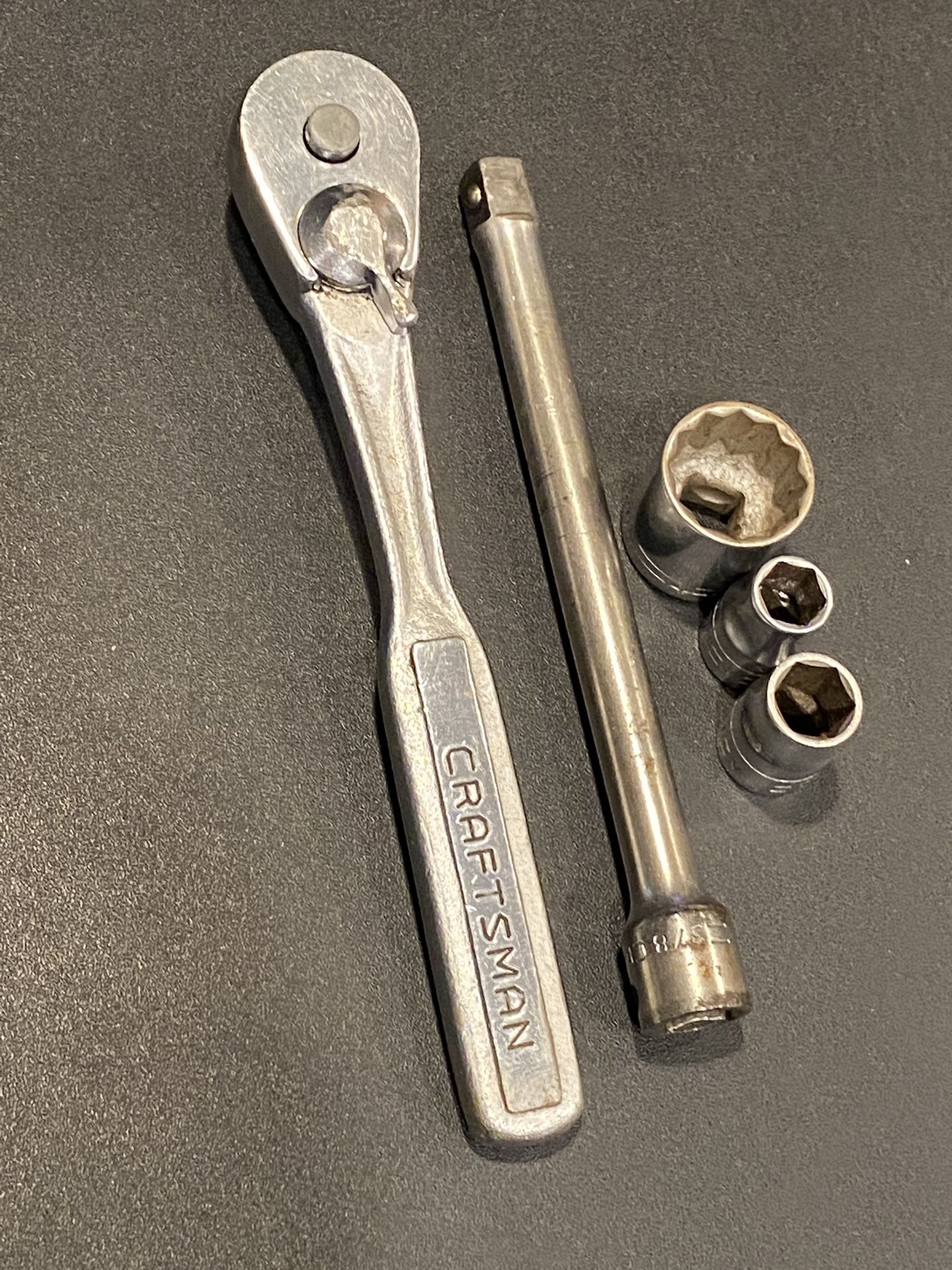 Craftsman 3/8'' Drive Ratchet =V= With Oil Port 43785 USA. 1967 Patent date on handle! Includes a few V series sockets & extension