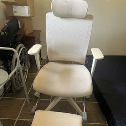 Crème Ergonomic Office Chair with Footrest