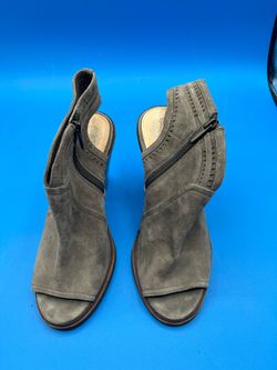 Vince Camuto gray leather sandals 8 1/2 M