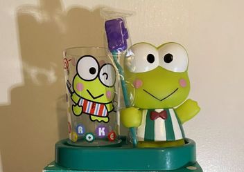 Keroppi Toothbrush Holder