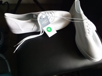 Universal Thread, white, size 10 