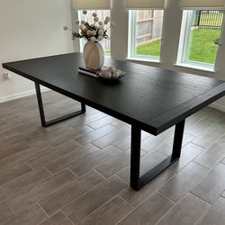 Extendable Dining table