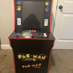 PAC MAN Arcade Game 