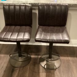 2 Barstools