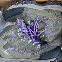 Hi-Tec women’s size 9w hiking boots