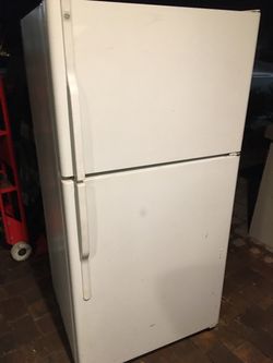 Really Nice - GE 21 CU. FT Top Freezer Refrigerator in White - Delivery Available