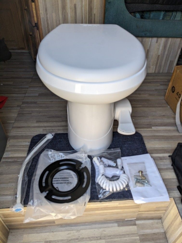 New Yitamotor RV Toilet With Sprayer