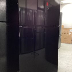 Frigidaire Top-Freezer Refrigerator in Black with Humidity-Controlled Crispers and Full-Width Deli Drawer