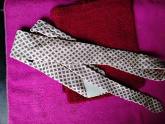 A  Nice Yellow Men's Tie w/ Diamond Design w/ Purple 