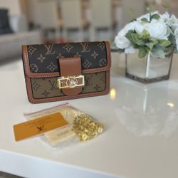 Louis Vuitton Crossbody Small for Sale in Phoenix, AZ - OfferUp