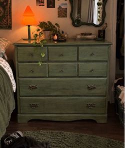 Beautiful 6-drawer Comoact Chest $120