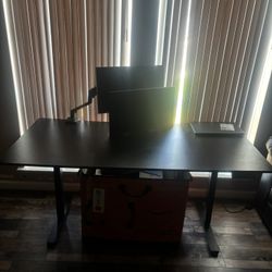 Black Desk