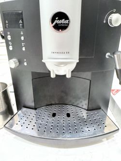 Jura Capresso Impressa E8 Espresso Machine