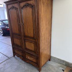 FREE Armoire cabinet TV