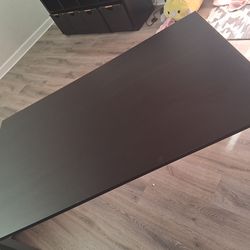 Black table with 2 benches