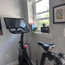 2021 model Peloton - barely used! 