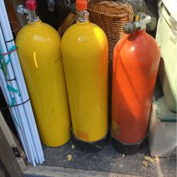 3 Scuba Tanks 