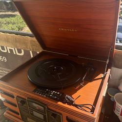 Crosley Director CD Recorder, A Vintage-style Home Audio System.