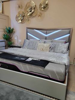 Chic & Sophisticated! Silver 4-Piece E-King Bedroom Set – Big Savings