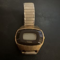 Vintage Time. Watch 70’s Digital