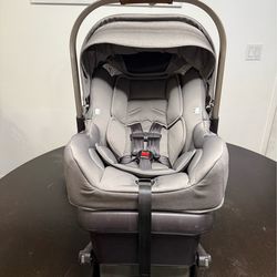 Nuna Pipa Lite and car base